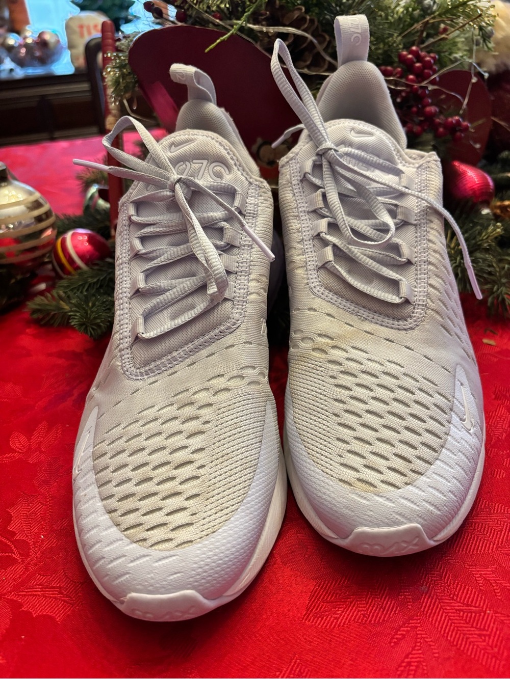 Virtually New Nike Airmax 270 in White/amethyst tint women’s size 10